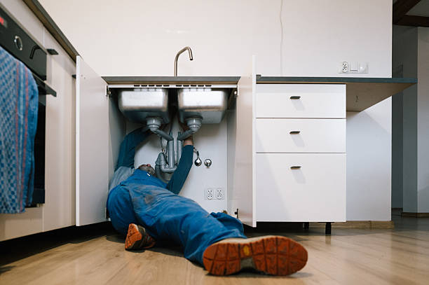 Professional Emergency Plumber technician working in Weleetka, OK